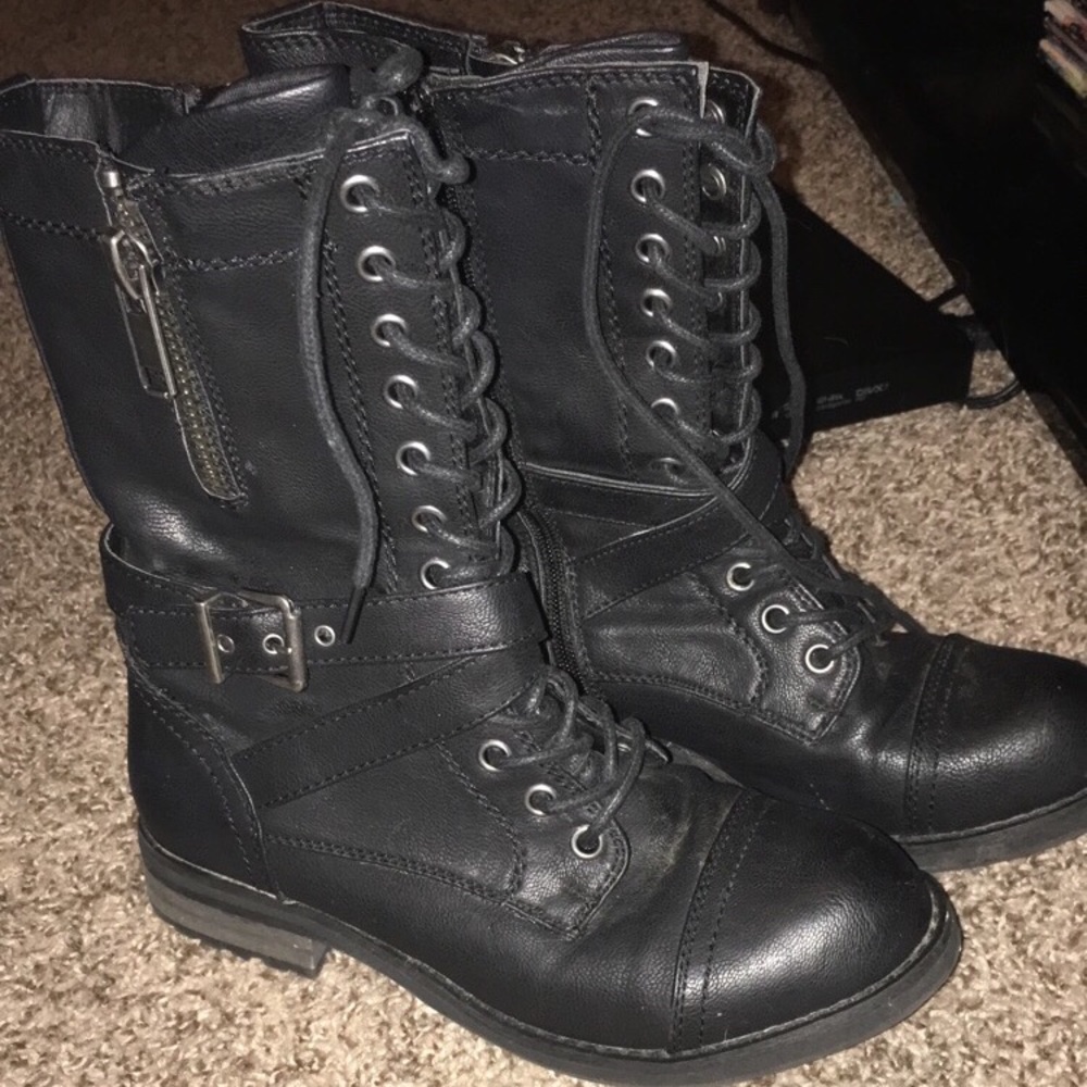 Combat boots